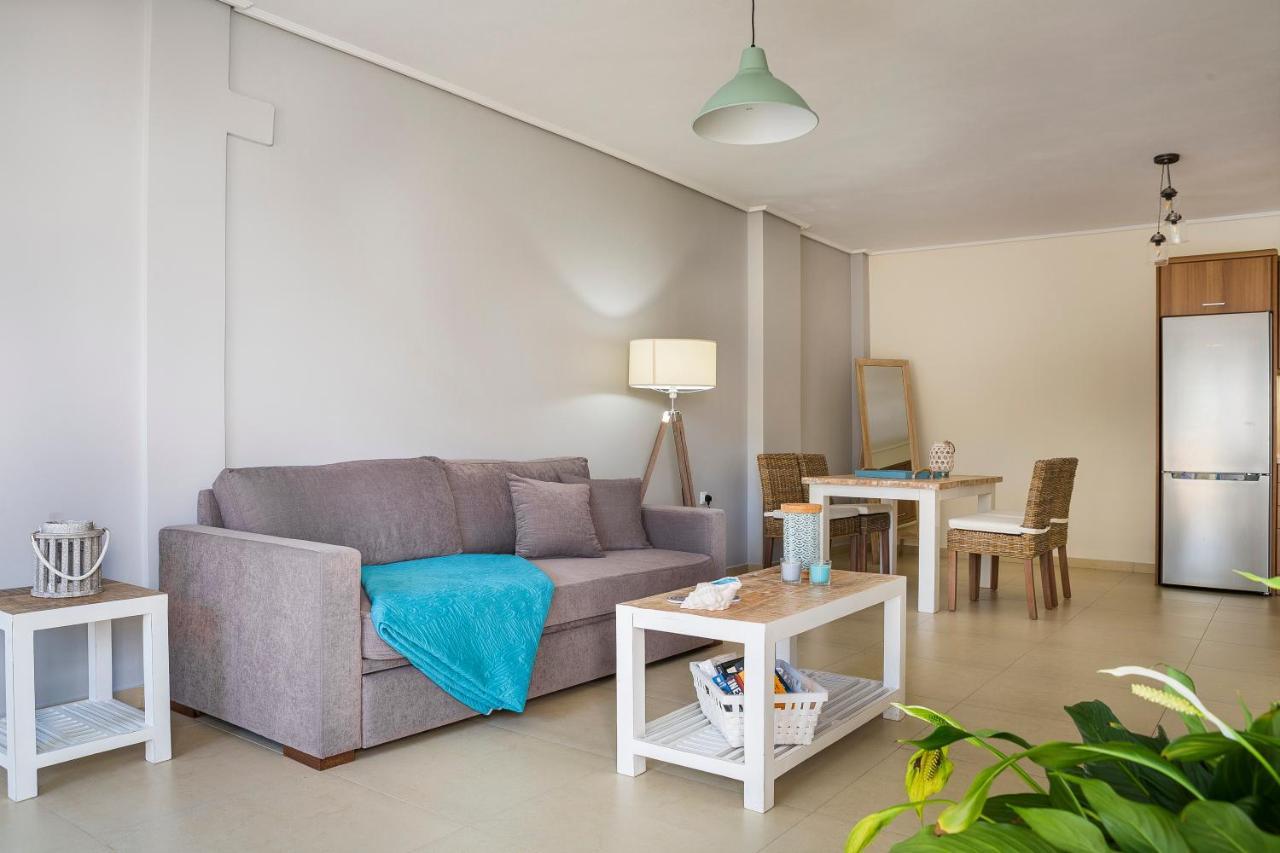 Apartment Lilly, Apartment With Communal Pool, 10 Meters From Sea Sámi Eksteriør bilde